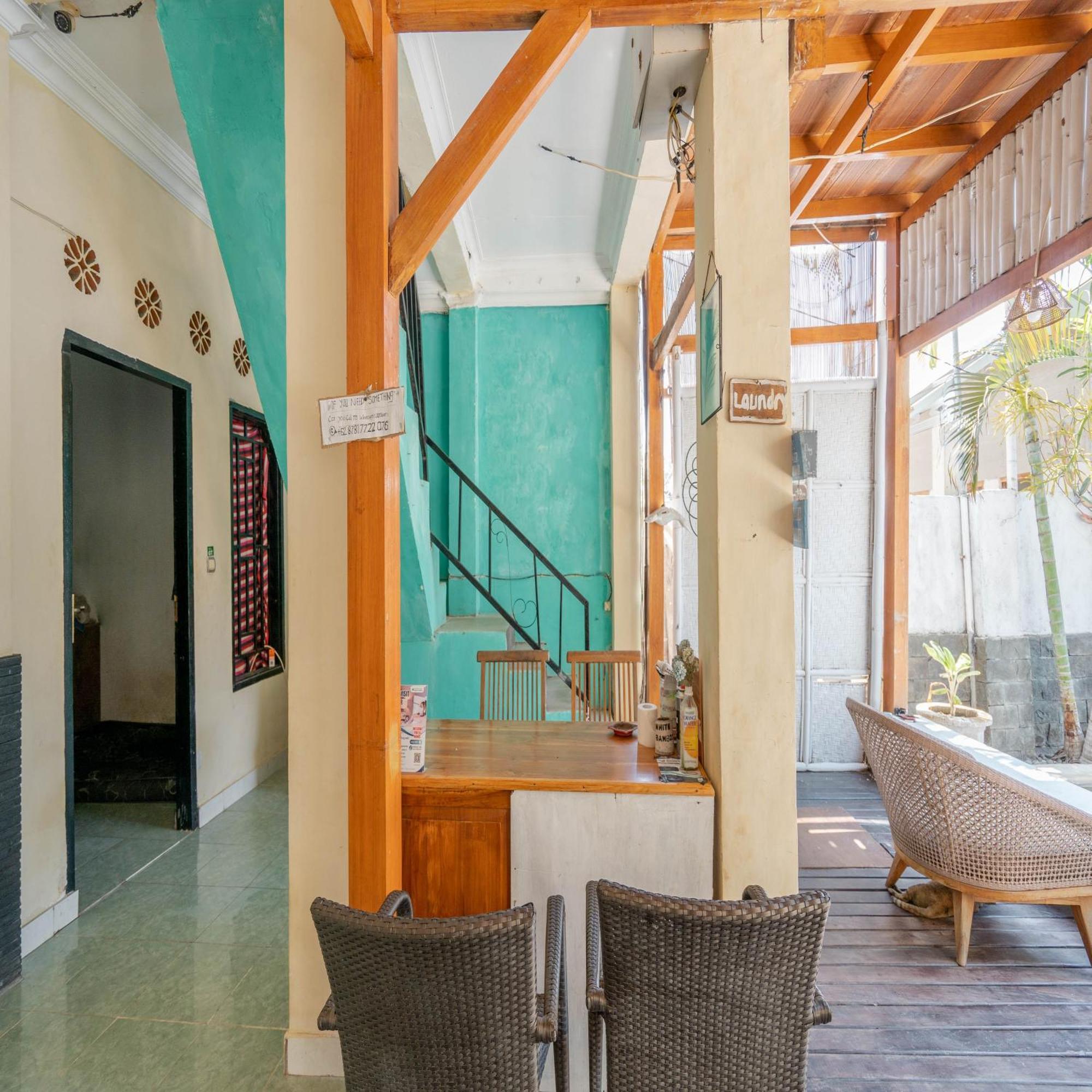 Gili White Bamboo Resort Гили Траванган Экстерьер фото