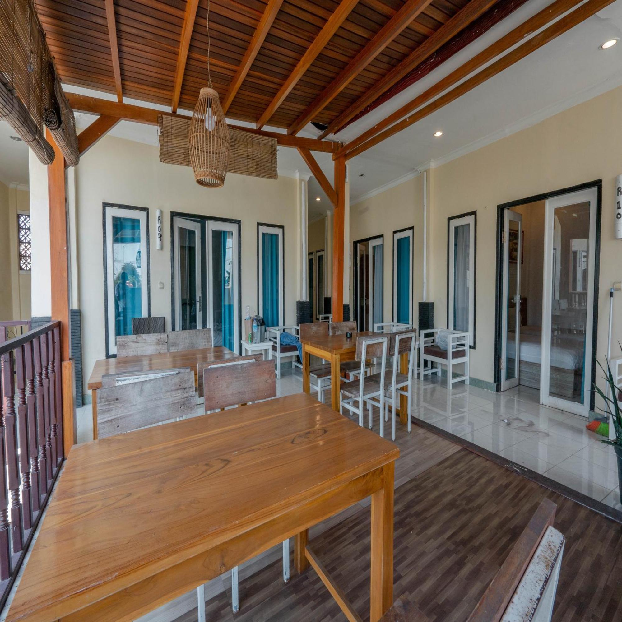 Gili White Bamboo Resort Гили Траванган Экстерьер фото
